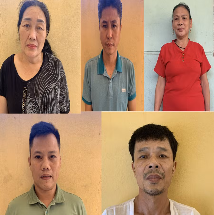 Các nghi phạm tại cơ quan công an. (Ảnh: Công an thị xã Nghi Sơn)