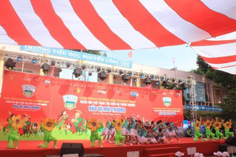 Tiết mục đồng diễn của học sinh trường TH Nguyễn Công Trứ Tiết mục đồng diễn của học sinh trường TH Nguyễn Công Trứ