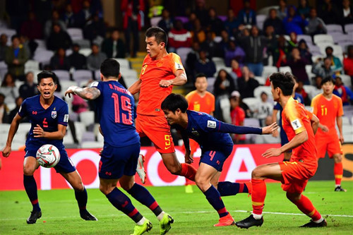 Thái Lan (áo xanh) đặt quyết tâm rất cao trong cuộc "đại chiến" với VN ở King"s Cup 2019 Thái Lan (áo xanh) đặt quyết tâm rất cao trong cuộc "đại chiến" với VN ở King"s Cup 2019