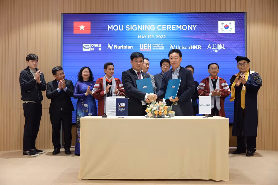 Trường Công nghệ và Thiết kế của UEH (UEH-CTD) ký kết hợp tác với các công ty, tập đoàn Hàn Quốc trong lĩnh vực năng lượng xanh