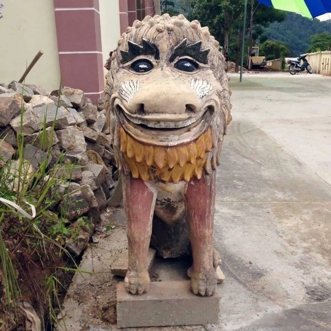 Tuyển tập 14 bức tượng trang trí mặt ngáo nhất Việt Nam