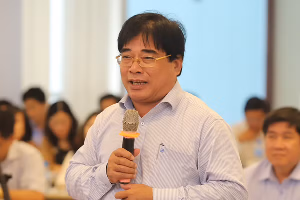 Ông Đỗ Văn Dũng, Hiệu trưởng Trường ĐH Sư phạm Kỹ thuật TP.HCM cho hay thu nhập bình quân của PGS ở trường là 63 triệu/tháng.