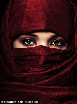 cuoi nhau xong, hoang hon thay vo moc rau, noi giong dan ong hinh anh 1