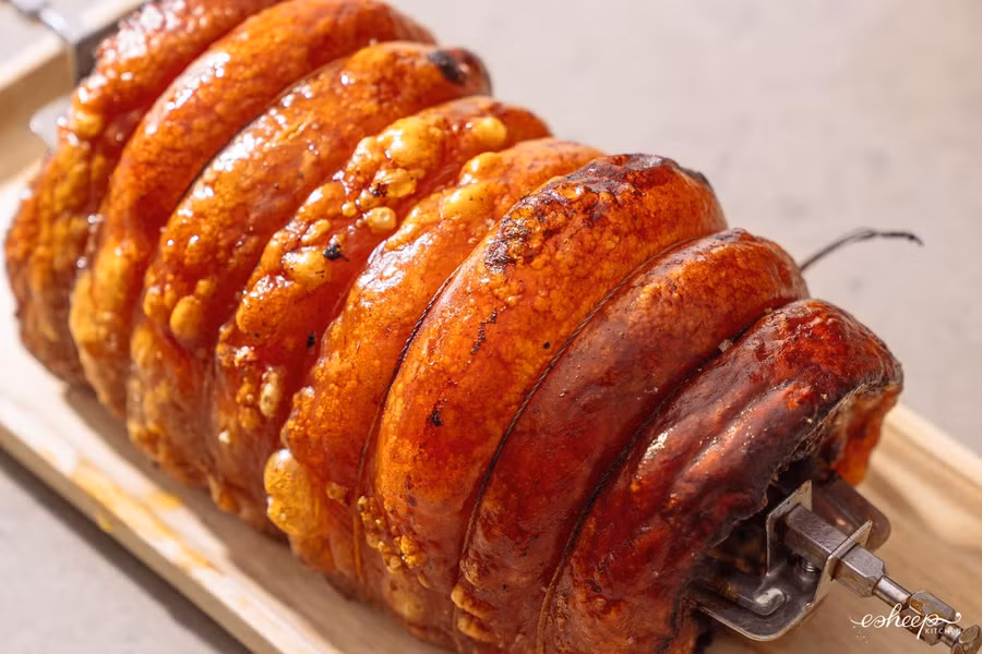 Tuyệt phẩm bì quay giòn tan.