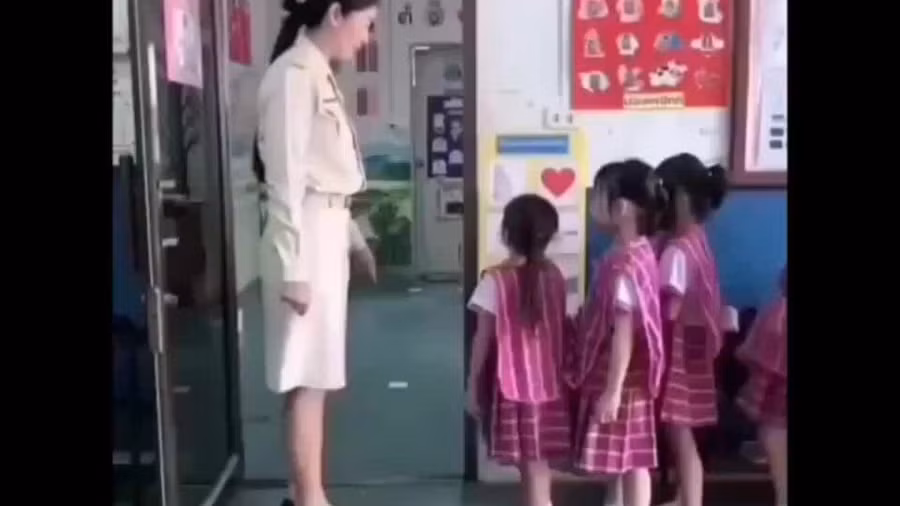 Clip: “Menu chào hỏi" gây sốt mạng của cô trò mầm non 