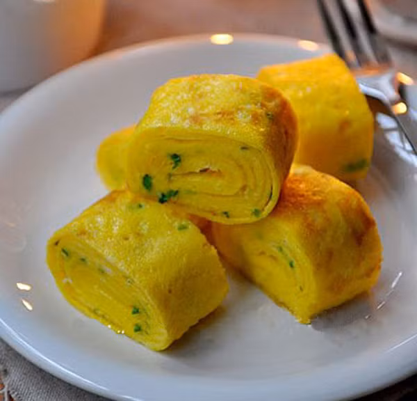 Mẹo chiên trứng vàng xốp thơm ngon