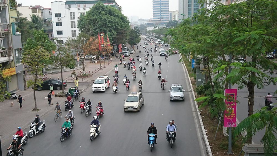 Lạ kỳ phố Hà Nội vắng hắt hiu ngày đầu đi làm sau Tết