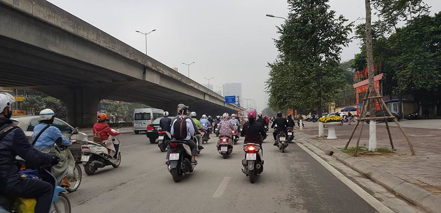 Lạ kỳ phố Hà Nội vắng hắt hiu ngày đầu đi làm sau Tết