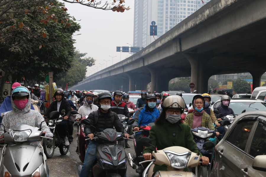 Lạ kỳ phố Hà Nội vắng hắt hiu ngày đầu đi làm sau Tết