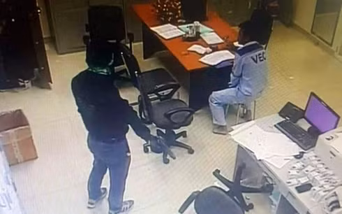 vụ giết nhân viên cây xăng: đối tượng lấy 6 triệu đồng của nạn nhân hình 5 vu giet nhan vien cay xang: doi tuong lay 6 trieu dong cua nan nhan hinh 5