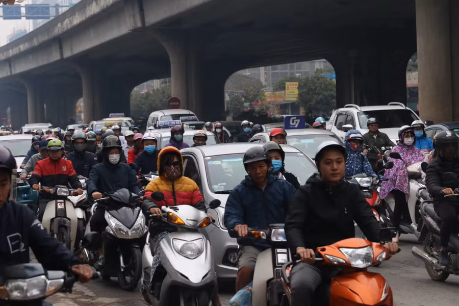 Lạ kỳ phố Hà Nội vắng hắt hiu ngày đầu đi làm sau Tết