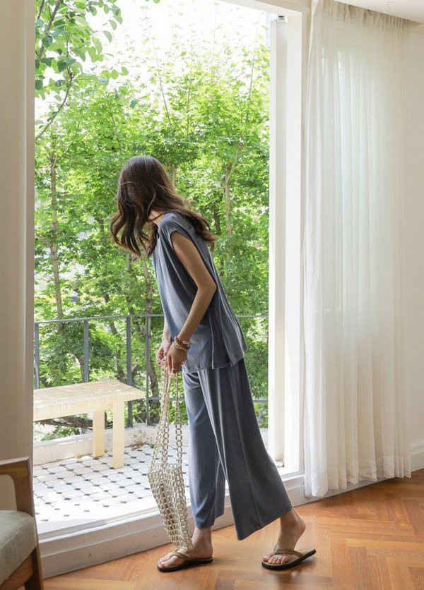 4 mẫu trang phục chị em nhất định không nên mặc đi làm kẻo mất hình tượng ảnh 15 Kết quả hình ảnh cho girl