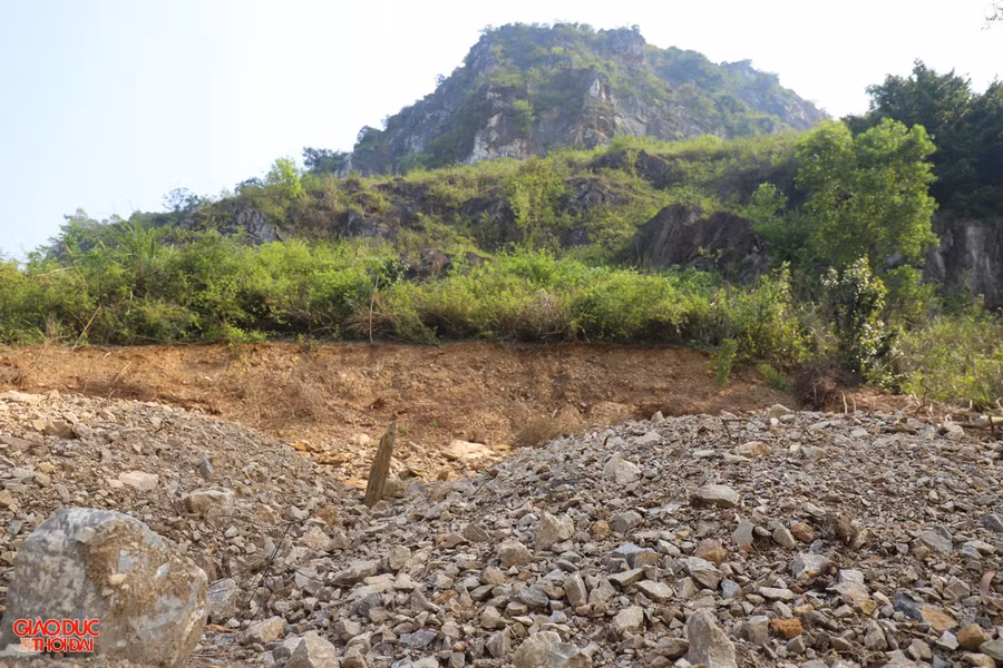 Đến nay, đa số các điểm bị đào đã được hoàn trả mặt bằng, tuy nhiên một vài vị trí sát chân lèn vẫn còn những ụ đất cao, chưa được san gạt.