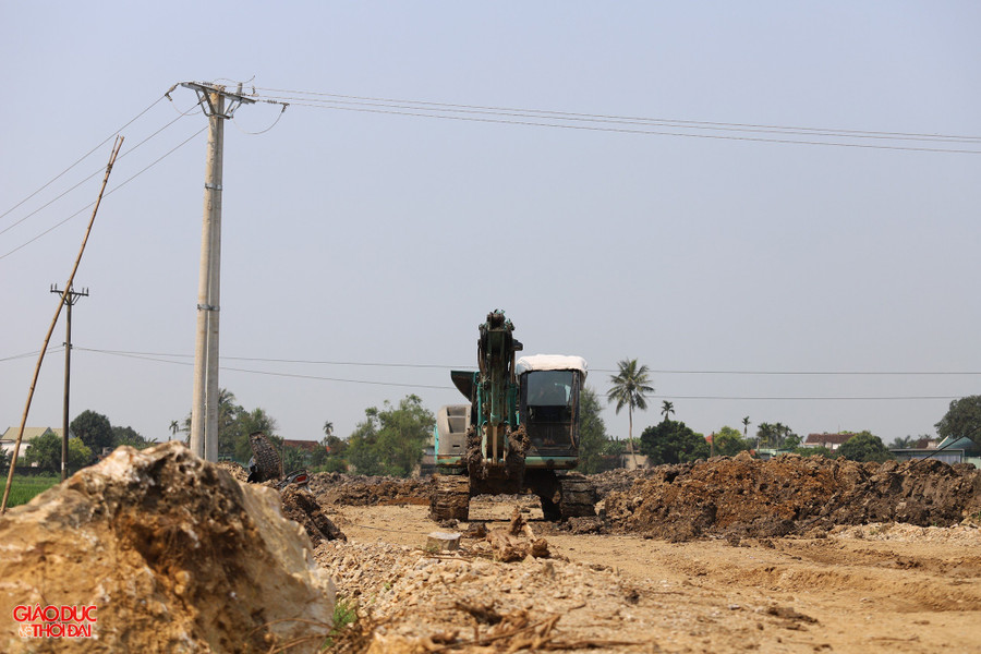 UBND huyện Diễn Châu kết luận, việc này làm huỷ hoại, thay đổi yếu tố gốc cấu thành Di tích lịch sử văn hóa và danh lam thắng cảnh cấp quốc gia lèn Hai Vai, vi phạm Luật Di sản 2009 và Luật Khoáng sản 2010.
