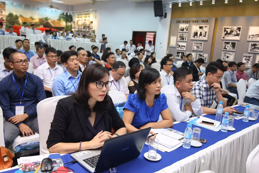 Các đại biểu tại hội thảo
