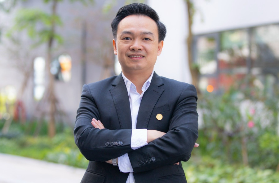 Thầy Trần Mạnh Tùng, giáo viên Toán tại Hà Nội. Thầy Trần Mạnh Tùng, giáo viên Toán tại Hà Nội.