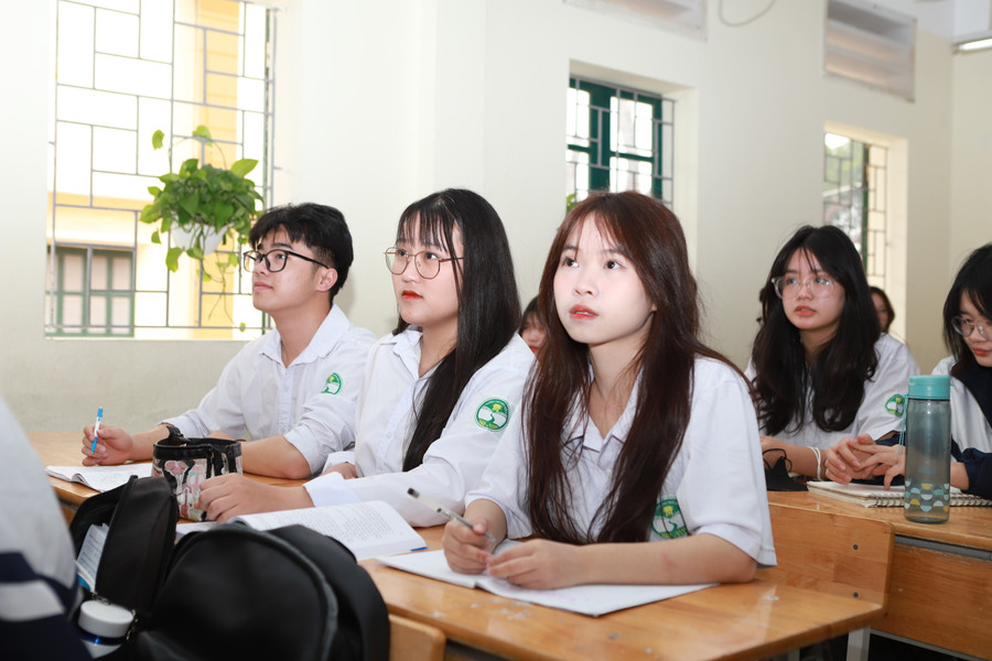 Các em học sinh khối 12 chỉ còn khoảng 3 tháng nữa để tham gia kỳ thi tốt nghiệp THPT năm 2024. Các em học sinh khối 12 chỉ còn khoảng 3 tháng nữa để tham gia kỳ thi tốt nghiệp THPT năm 2024.