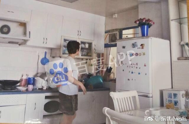 Hé lộ hình ảnh căn hộ 20m2, đồ đạc bừa bộn của Lam Khiết Anh trước khi qua đời hình ảnh 2 he lo hinh anh can ho 20m2, do dac bua bon cua lam khiet anh truoc khi qua doi hinh anh 2