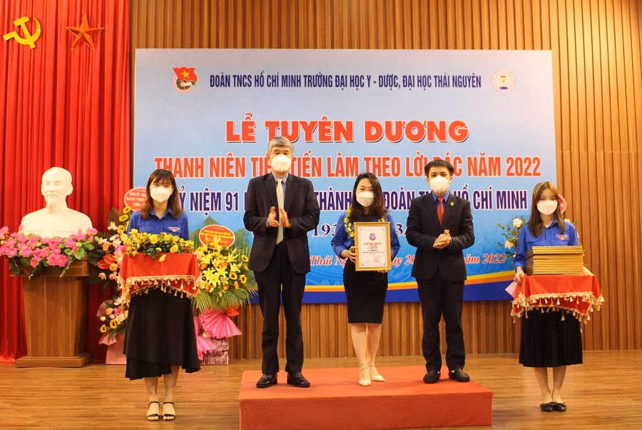 Trường ĐH Y - Dược: Tuyên dương đoàn viên, thanh niên tiên tiến làm theo lời Bác ảnh 2