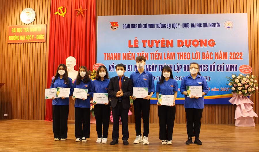Trường ĐH Y - Dược: Tuyên dương đoàn viên, thanh niên tiên tiến làm theo lời Bác ảnh 3
