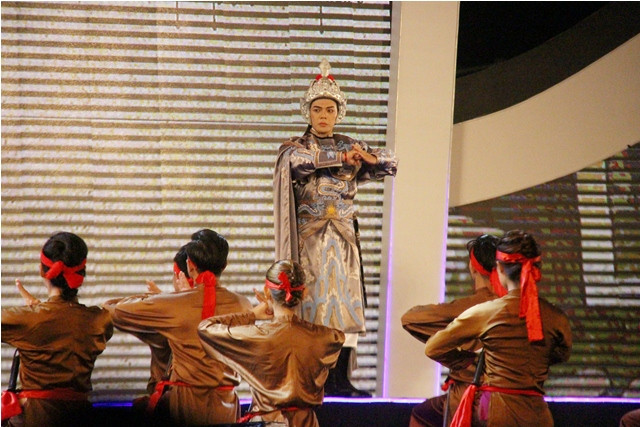 Lễ hội trước hết là để tri ân, tôn vinh những giá trị văn hóa, lịch sử truyền thống Lễ hội trước hết là để tri ân, tôn vinh những giá trị văn hóa, lịch sử truyền thống