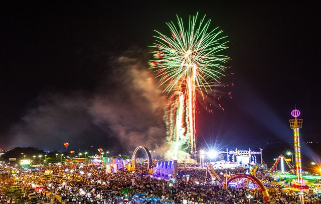 Pháo hoa được bắn trong 10 phút Pháo hoa được bắn trong 10 phút