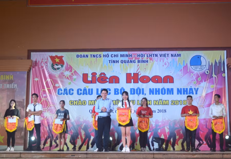 Hết mình cho vũ điệu trẻ trung: Ban tổ chức đã trao giải cho các đơn vị đạt giải tại cuộc thi