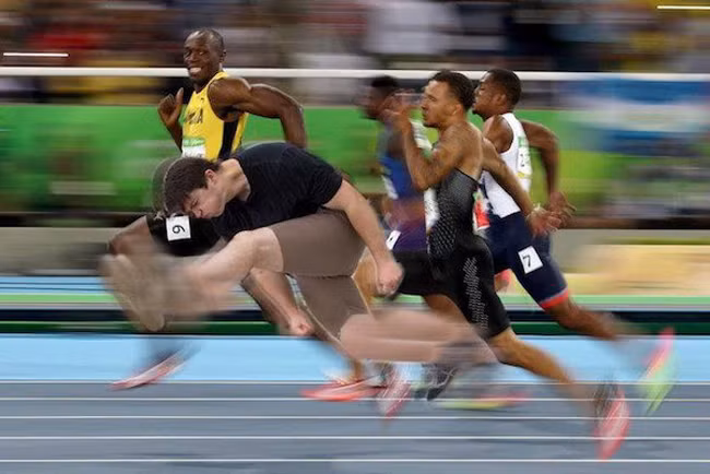 Chỉ vì “lạc bước” mà thanh niên bị cư dân mạng chế ảnh