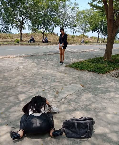 Phía sau một bức ảnh đẹp.