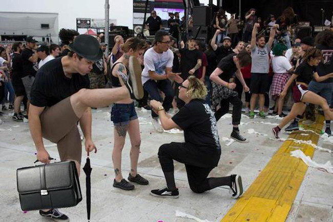 chi vi &quot;lac buoc&quot; ma thanh nien bi cu dan mang che anh hinh anh 4