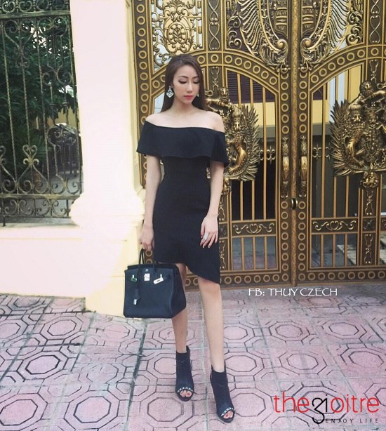 Thủy tâm sự: “Mình sống tự lập từ năm 18 tuổi, lúc đấy do gia đình có chút biến cố mà mình phải ra ngoài tự lập đỡ đần thêm gia đình. Đầu tiên mình tập tành kinh doanh vốn chỉ vỏn vẹn 10 triệu bán thêm quần áo túi xách thì mình được 30 triệu. Lúc ấy trào lưu shisha bắt đầu nổi lên ở Việt Nam nên mình đã “đánh cú liều” dùng toàn bộ số tiền tích góp bấy lâu nay để nhập hàng về bán. Tuy nhiên, cuộc đời cũng lắm “hỉ nộ ái ố”, trong lần đầu kinh doanh mình bị quỵt nợ toàn bộ số tiền hàng. Lúc ấy cũng tủi thân và cay cú lắm nhưng được sự động viên của người thân nên mình cũng lấy lại tinh thần và chuyển hướng kinh doanh”. Thủy tâm sự: “Mình sống tự lập từ năm 18 tuổi, lúc đấy do gia đình có chút biến cố mà mình phải ra ngoài tự lập đỡ đần thêm gia đình. Đầu tiên mình tập tành kinh doanh vốn chỉ vỏn vẹn 10 triệu bán thêm quần áo túi xách thì mình được 30 triệu. Lúc ấy trào lưu shisha bắt đầu nổi lên ở Việt Nam nên mình đã “đánh cú liều” dùng toàn bộ số tiền tích góp bấy lâu nay để nhập hàng về bán. Tuy nhiên, cuộc đời cũng lắm “hỉ nộ ái ố”, trong lần đầu kinh doanh mình bị quỵt nợ toàn bộ số tiền hàng. Lúc ấy cũng tủi thân và cay cú lắm nhưng được sự động viên của người thân nên mình cũng lấy lại tinh thần và chuyển hướng kinh doanh”.