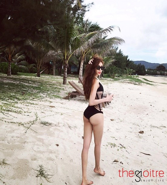 Với lợi thế ngoại hình chuẩn cùng gương mặt ăn ảnh, ngay từ khi ngồi trên ghế nhà trường cô nàng đã được mời làm mẫu ảnh, mẫu thời trang cho các shop quần áo. Với lợi thế ngoại hình chuẩn cùng gương mặt ăn ảnh, ngay từ khi ngồi trên ghế nhà trường cô nàng đã được mời làm mẫu ảnh, mẫu thời trang cho các shop quần áo.