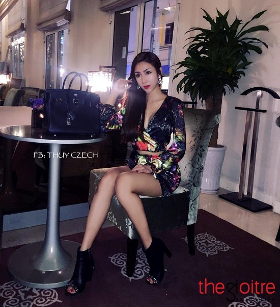 Diệu Thủy luôn gây ấn tượng với mọi người xung quanh bởi gương mặt thanh tú, hài hòa và tính tình hòa nhã, tâm lí. Diệu Thủy luôn gây ấn tượng với mọi người xung quanh bởi gương mặt thanh tú, hài hòa và tính tình hòa nhã, tâm lí.