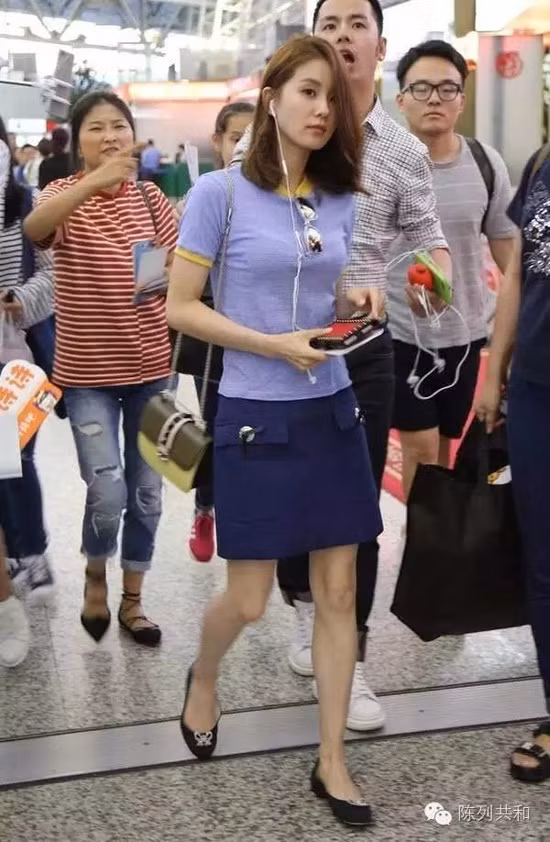 Học street style Lưu Thi Thi để "ăn gian" cả chục tuổi ảnh 2