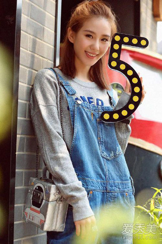 Học street style Lưu Thi Thi để "ăn gian" cả chục tuổi ảnh 9 Học street style Lưu Thi Thi để "ăn gian" cả chục tuổi ảnh 9