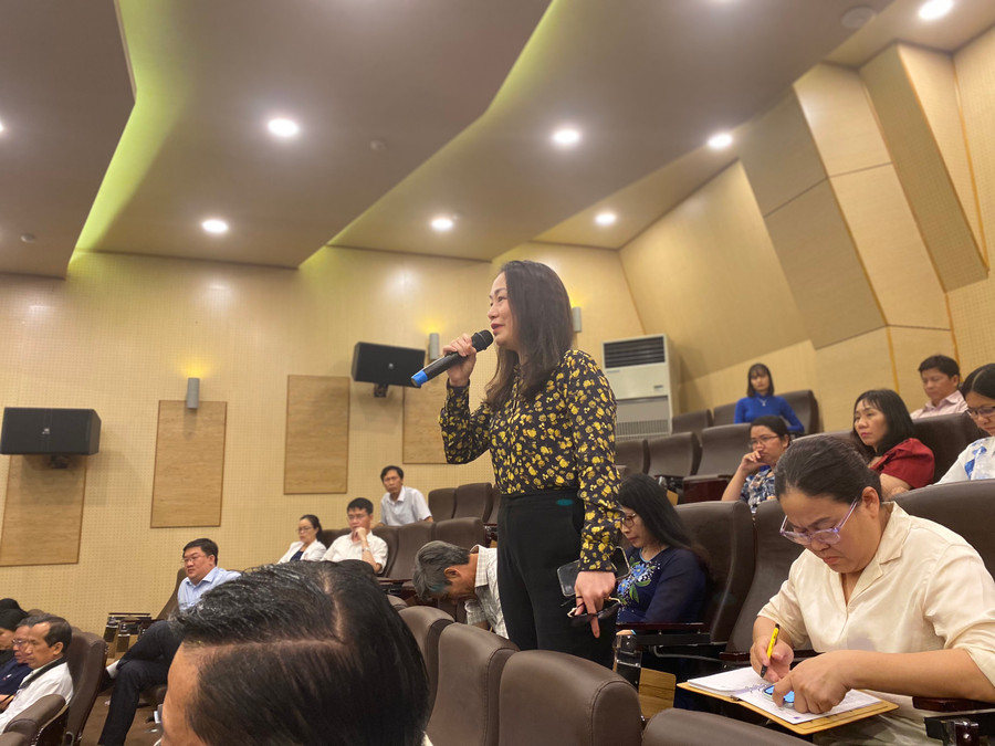 Bà Trần Thị Ngọc Châu, Giám đốc Sở GD&ĐT tỉnh Bà Rịa - Vũng Tàu nêu ý kiến tại hội nghị. Bà Trần Thị Ngọc Châu, Giám đốc Sở GD&ĐT tỉnh Bà Rịa - Vũng Tàu nêu ý kiến tại hội nghị.