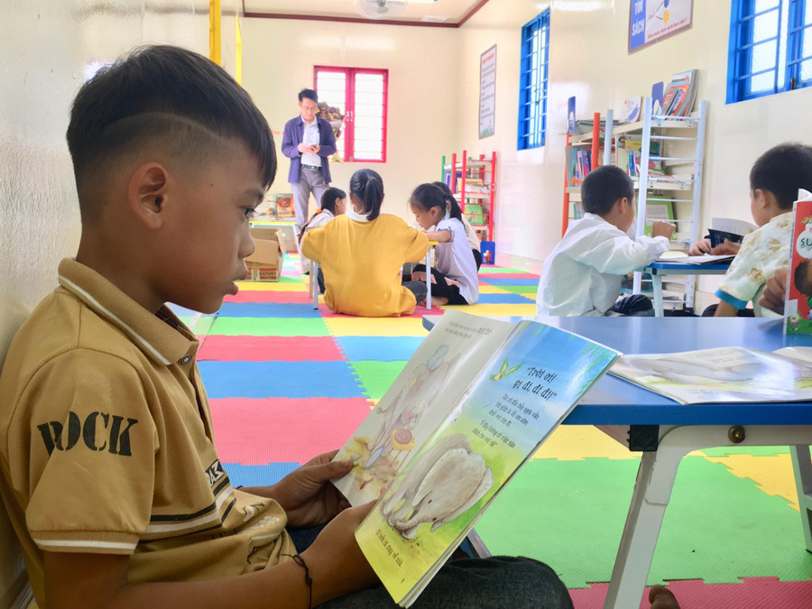 Tiết học tại thư viện thân thiện của học sinh trường Tiểu học Phúc Than. Tiết học tại thư viện thân thiện của học sinh trường Tiểu học Phúc Than.