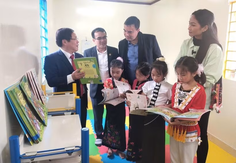 Thư viện được Đại sứ quán Israel tại Việt Nam phối hợp với Hoa hậu H’Hen Niê tài trợ. Thư viện được Đại sứ quán Israel tại Việt Nam phối hợp với Hoa hậu H’Hen Niê tài trợ.