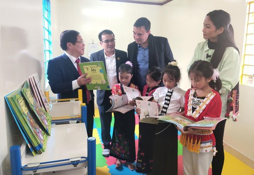 Thư viện được Đại sứ quán Israel tại Việt Nam phối hợp với Hoa hậu H’Hen Niê tài trợ. Thư viện được Đại sứ quán Israel tại Việt Nam phối hợp với Hoa hậu H’Hen Niê tài trợ.