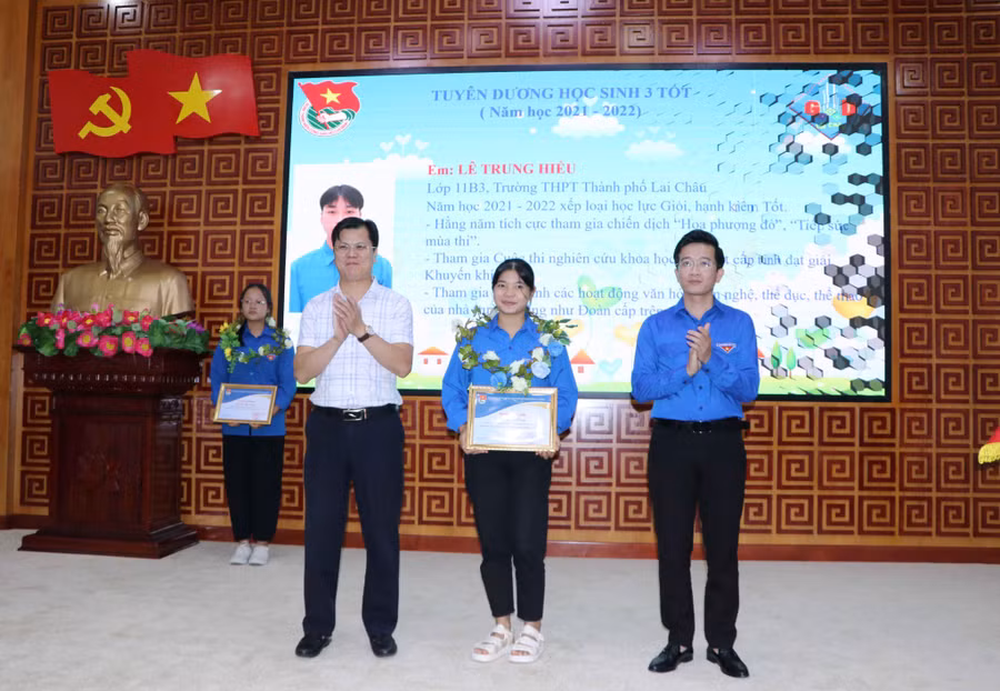 Tỉnh đoàn Lai Châu tuyên dương "học sinh 3" tốt trong năm học 2021 - 2022.
