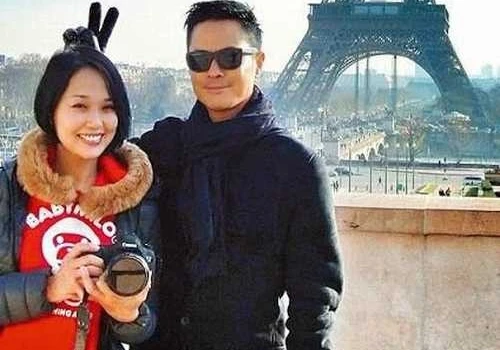 Vivian luôn đồng hành cùng Trịnh Gia Dĩnh trong mọi dự án.