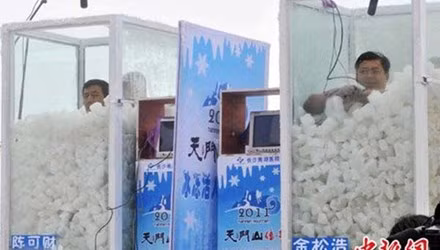 Ông Jin Songhao (bên phải)