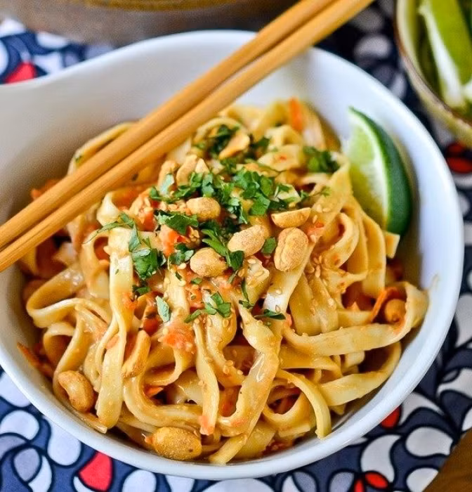 Thưởng thức món mì trộn sốt cay ngon miễn chê vào bữa sáng thuong thuc mon mi tron sot cay ngon mien che vao bua sang