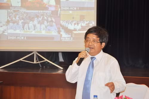 GS.TS Trần Văn Nam – Giám đốc ĐH Đà Nẵng thẳng thắn góp ý vào những giải pháp, nhiện vụ trọng tâm năm học 2017-2018.