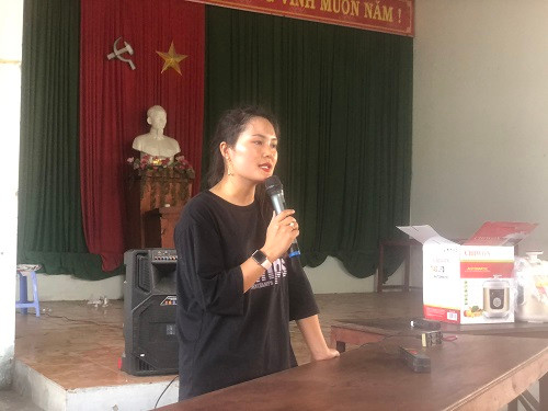 Đại diện Công ty TNHH Toàn Cầu xuất hiện tại cuối buổi họp, khẳng định dân muốn thì phải kiện công ty tại Bình Dương