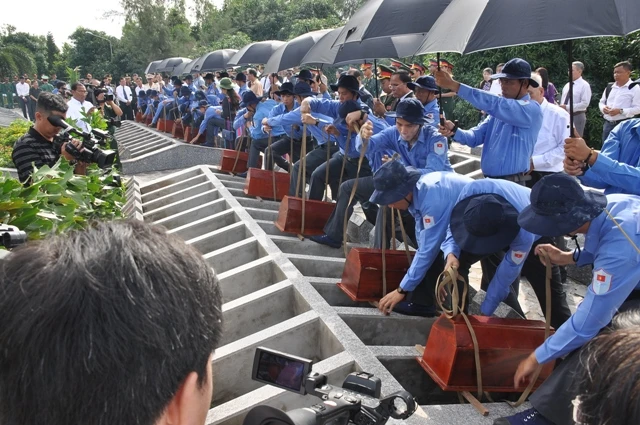 An táng 99 hài cốt liệt sỹ quân tình nguyện Việt Nam hy sinh trên chiến trường Campuchia