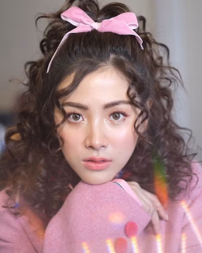 Học nữ chính Chiếc lá bay diện loạt kiểu tóc siêu quyến rũ, sang chảnh