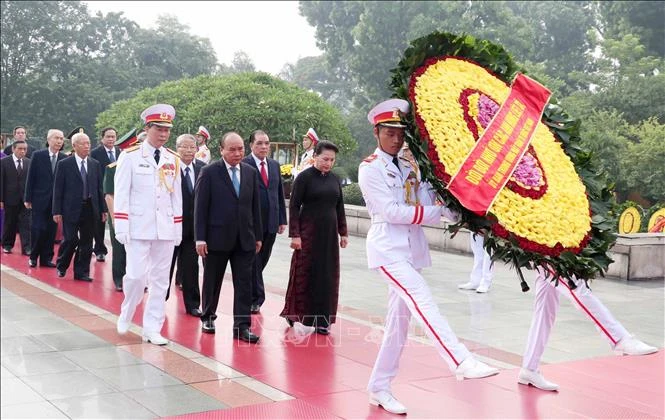 Lãnh đạo Đảng, Nhà nước dâng hương tưởng niệm các anh hùng liệt sĩ