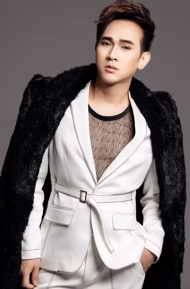 Ca sĩ Nguyên Vũ bị bầu show gạ tình, đề nghị dọn về sống chung 5 năm để lăng xê tên tuổi-5