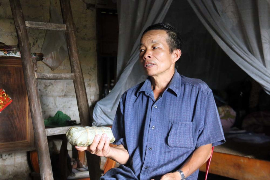 Ông Hoàng Văn Làng, trưởng thôn Nà Han. Ảnh: Nguyễn Thảo. Kỳ lạ làm chục mâm cỗ, ăn uống linh đình